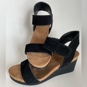Lucky Brand Black Suede Wedge Sandals sz 7.5
